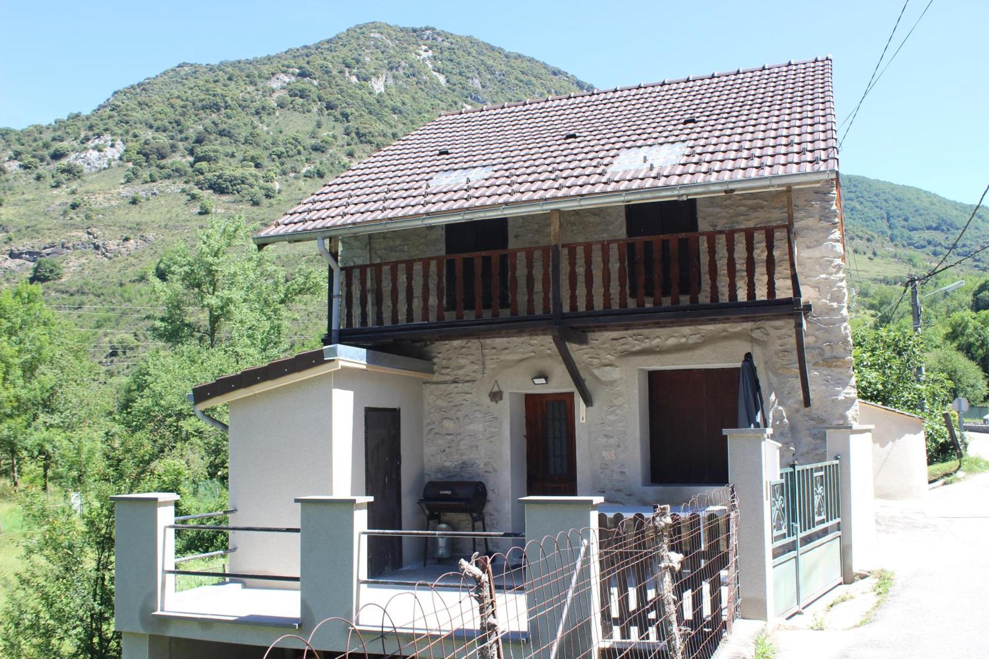 Maison de charme calme entourée de montagne Ussat Exterior foto
